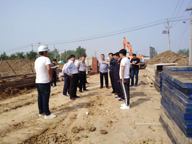 潁上縣領導一行視察人民西路施工現場